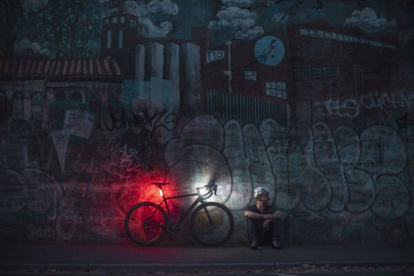 Knog Blinder MOB Fahrradlampe, StVZO, rote LED (8 Lumen), 49,99 €