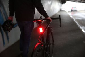 Knog Cobber Mid Fahrradlampe, StVZO, rote LED, black
